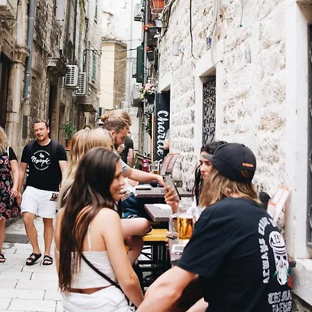 Booze & Snooze Social * سبليت