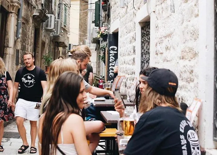 Booze & Snooze Social * 斯普利特