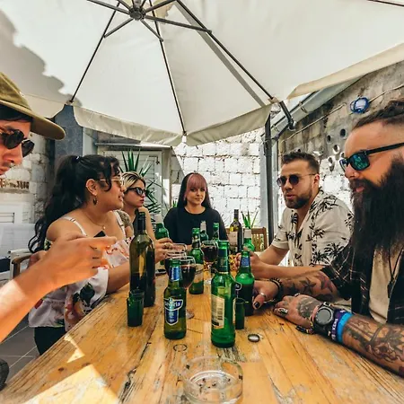 Hostel Booze & Snooze Social