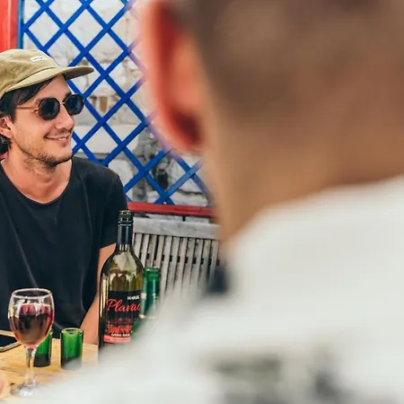 Hostel Booze & Snooze Social Split