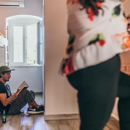 Хостел Booze & Snooze Social Сплит