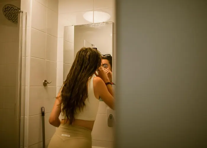 Booze&snooze Social Split