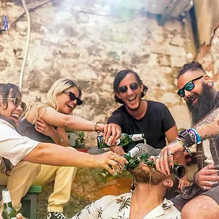 Hostel Booze & Snooze Social