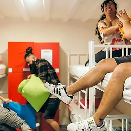 Booze&snooze Social Split