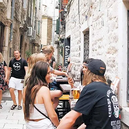 Booze&snooze Social Split