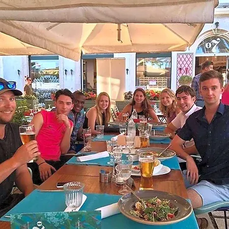 Auberge de jeunesse Booze & Snooze Social