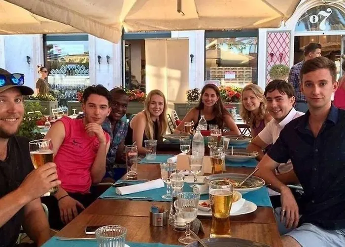 Ostello Booze & Snooze Social