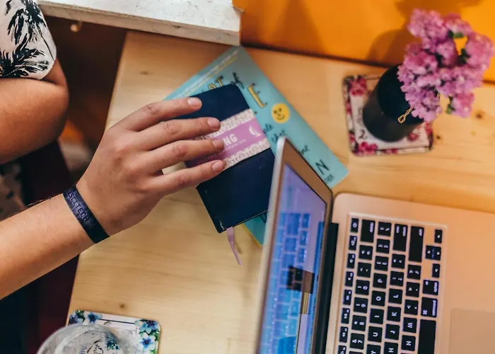 Ostello Booze & Snooze Social