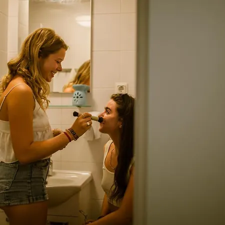 호스텔 Booze & Snooze Social