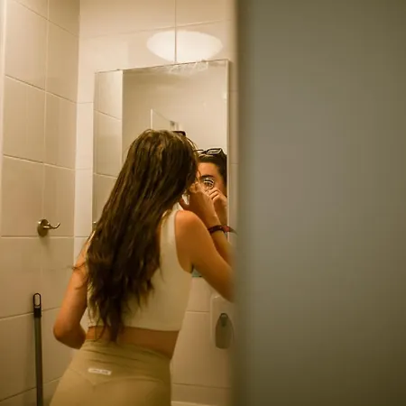 Booze & Snooze Social 스플리트