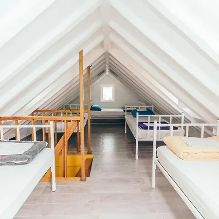 Booze & Snooze Social 호스텔 *